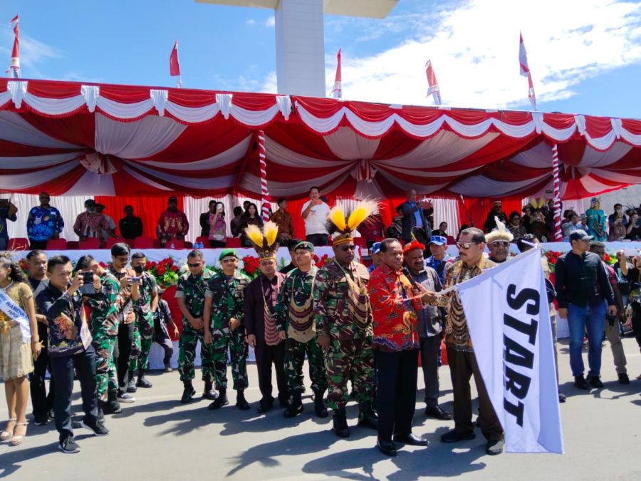 Noken Street Fashion HUT Ke 78 Republik Indonesia, Dandim 1702/JWY Ikut Memeriahkan Karnaval