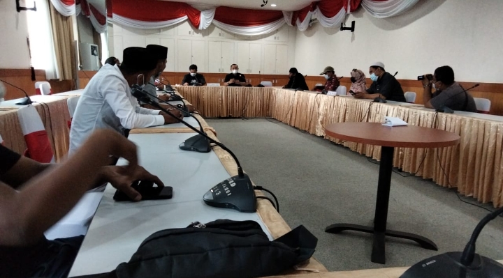 Ormas dan LSM Sambangi Kantor DPRD Pertanyakan Pemberlakuan PPKM Level 4 Kota Jambi