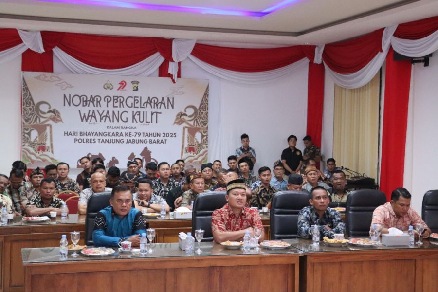 Pagelaran Wayang Kulit di Polres Tanjab Barat Jadi Sarana Silaturahmi dan Pelestarian Budaya