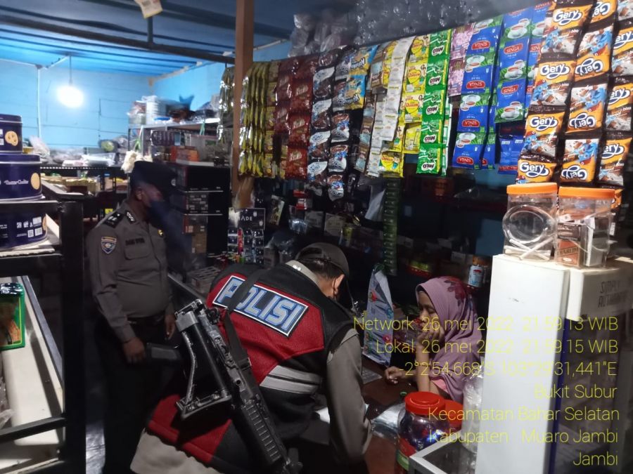Personil Piket SPK Cek Minyak Goreng di Sejumlah Toko