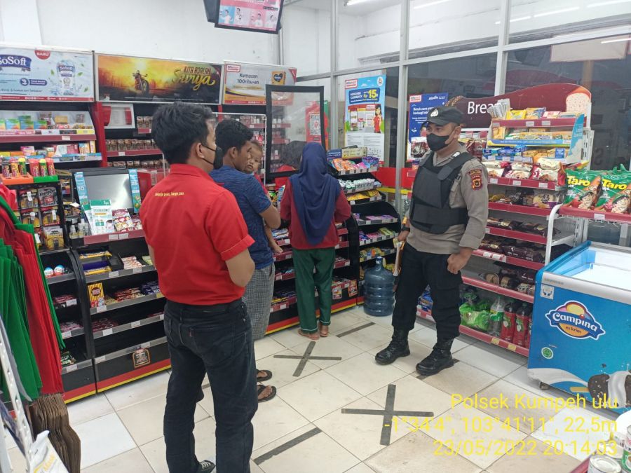 Personil SPK Patroli Ketersedian Minyak Goreng dan Sembako