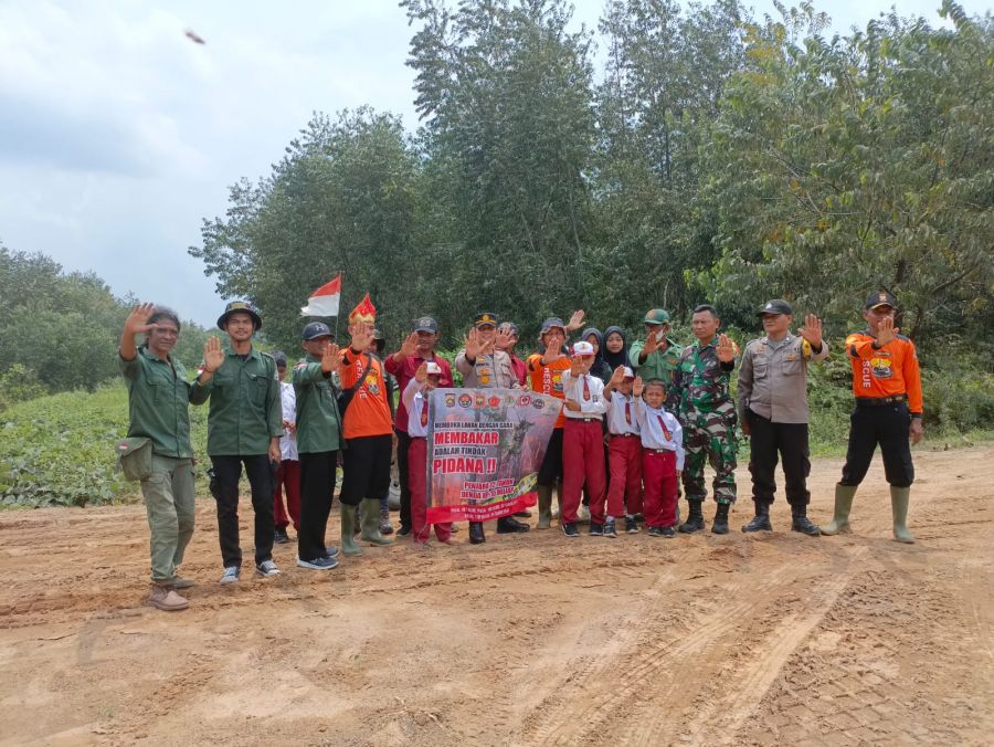 Peserta Upacara HUT RI di Tanjabbar Tiba-tiba Masuk Hutan, ini yang Mereka Lakukan