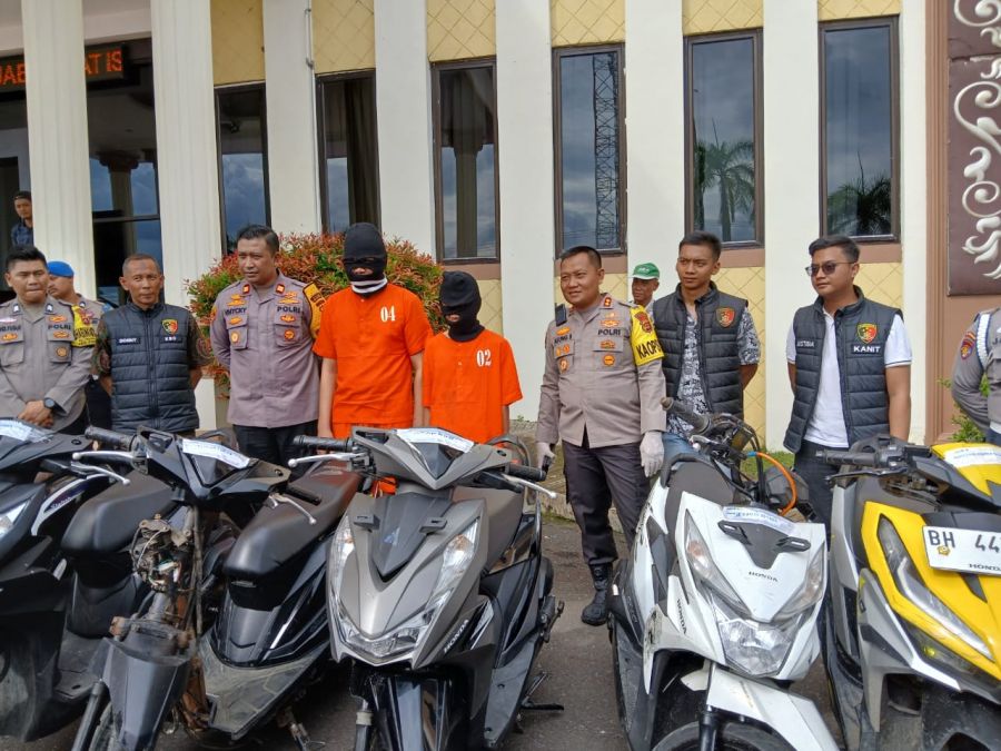 Polres Tanjab Barat Ciduk 2 Pelaku Curanmor di 17 TKP, Satu Lagi Penadah Masuk DPO