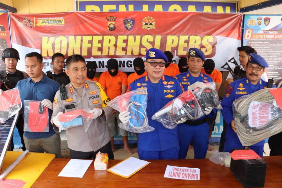 Polres Tanjab Timur Adakan Konferensi Pers Terkait Perompakan