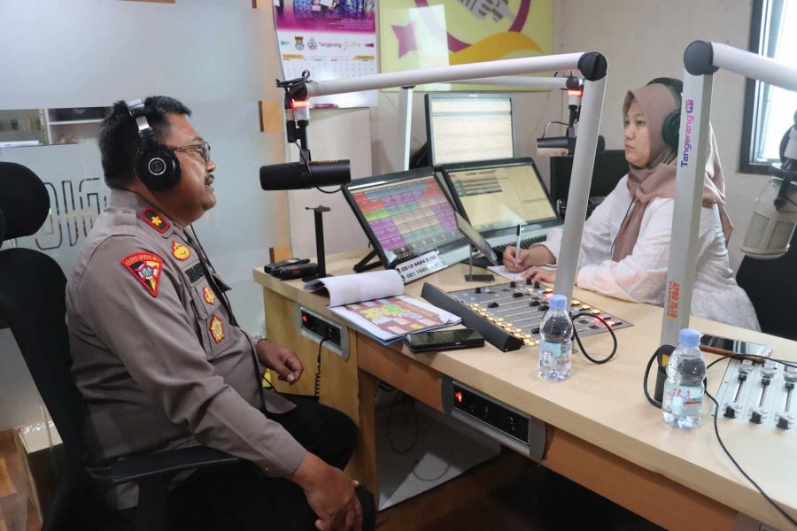 Polresta Tangerang Sosialisasikan OPS Lilin Maung 2024 Melalui Dialog Interaktif di Tangerang Radio