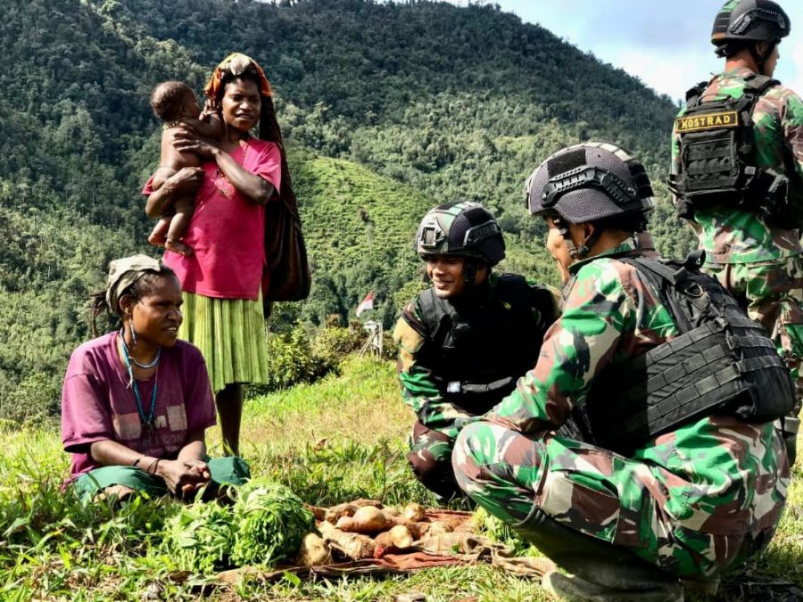 Prajurit Kostrad Borong Habis, Mama tersenyum Manis