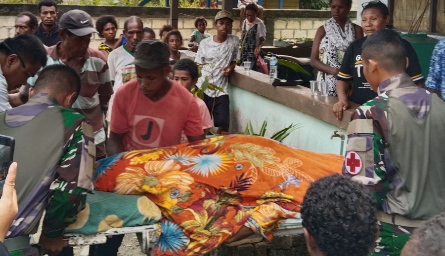 Ringankan Duka Keluarga Satgas Yonif 122/TS Bantu Jemput Jenazah Masyarakat Kampung Mosso Papua