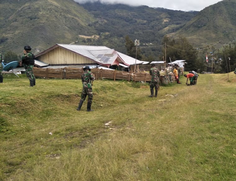 Satgas 412 Kostrad Wujudkan Lingkungan Asri di Sektor Perkantoran  Distrik Pirime