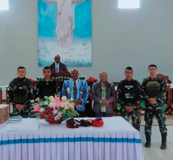 Satgas Yonif Raider 321/GT/13/1 Kostrad Hadiri Acara Ibadah Perkawan Gereja Klasis se-Jayawijaya
