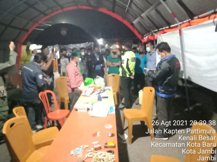 Sejumlah Ormas dan LSM Geruduk Pos Penyekatan Level 4 Kota Jambi, ada apa ya ?
