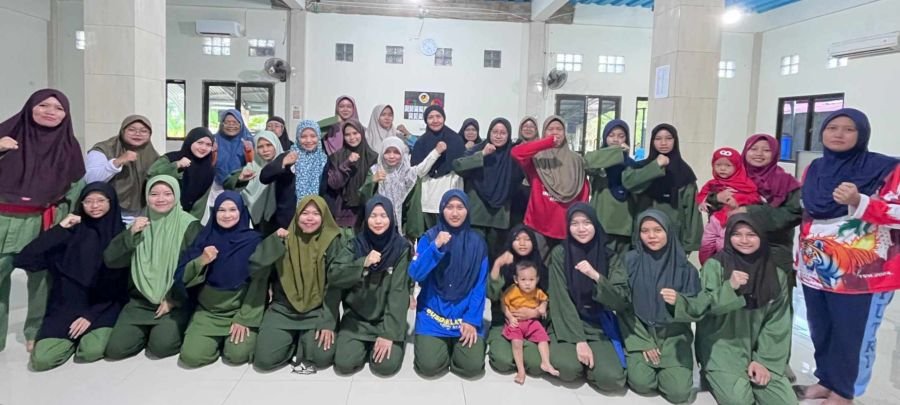 Semangat Pantang Usia Tua: Ibu Sawidjah (60+) Paling Bersemangat di Latihan Bela Diri ASAD