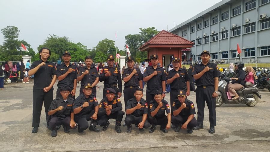 SENKOM TEBING TINGGI HADIRI UPACARA HUT RI KE-81 DI PT LONTAR PAPYRUS