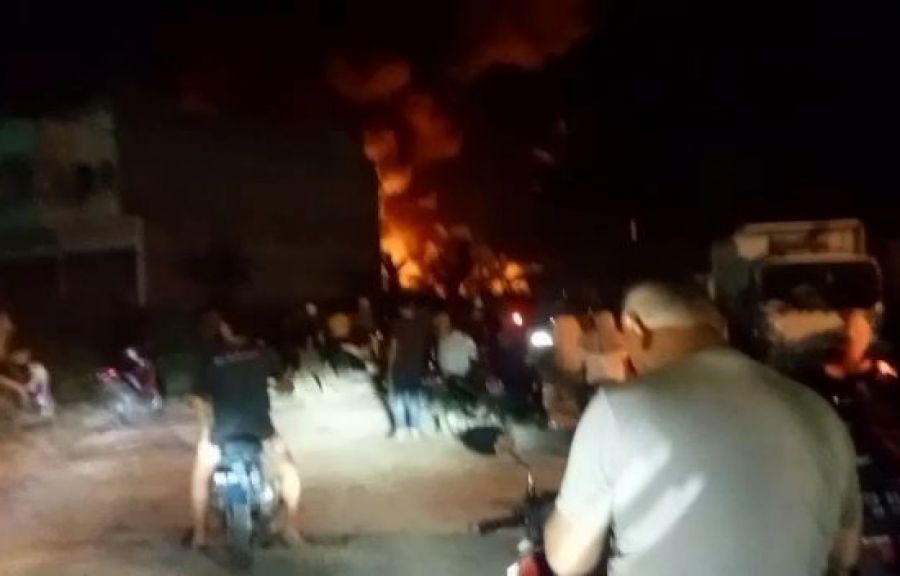 Si Jago Merah Hanguskan Gudang Minyak di Jambi