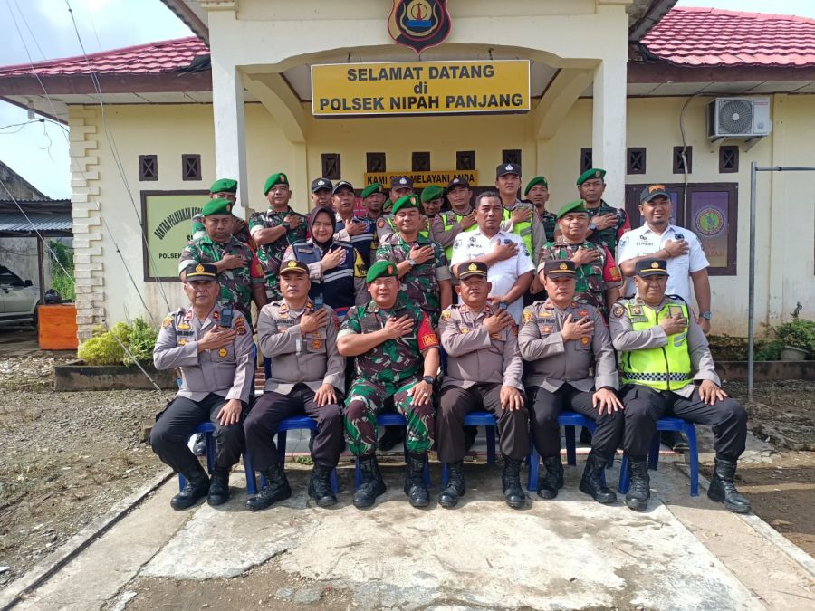Sinegritas TNI-Polri, Kapolsek Nipah Panjang Gelar Apel Bersama di Mapolsek