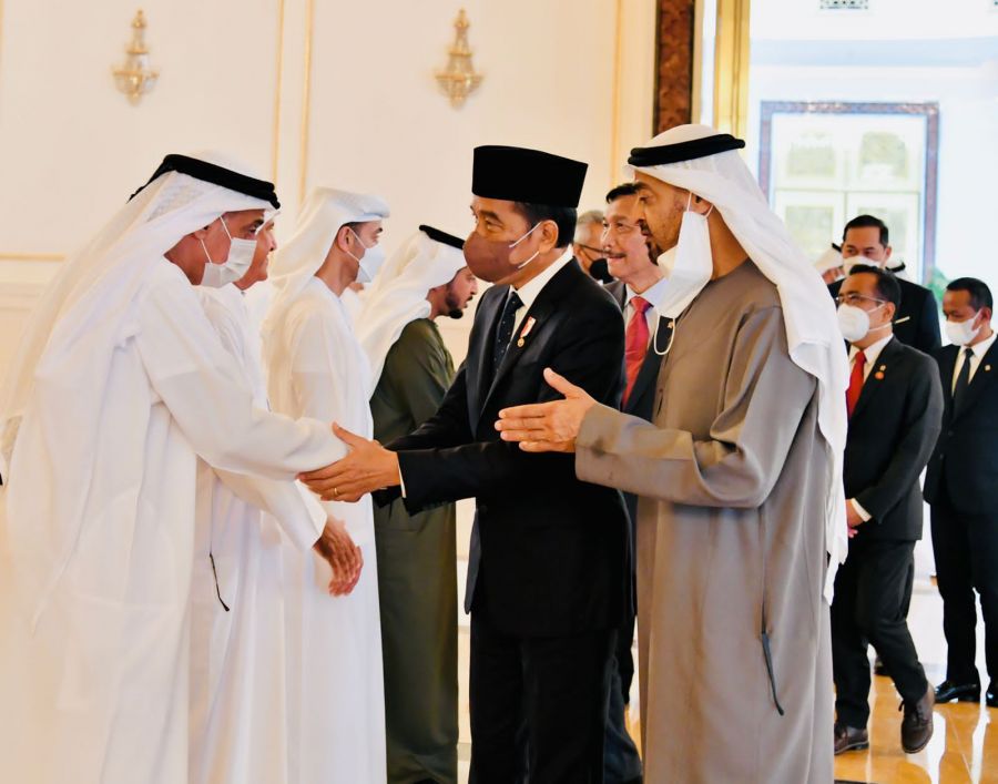 Singgah di Abu Dhabi, Presiden Jokowi Sampaikan Dukacita atas Wafatnya Syeikh Khalifa