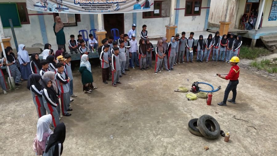 SMAN 16 Tanjabbar dan PT Wirakarta Sakti Gelar Edukasi Karhutla serta Aksi Tanam Pohon