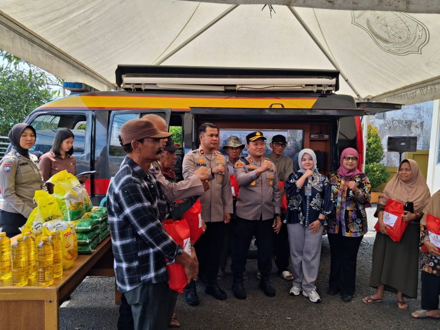 Stabilkan Harga, Bulog Kuala Tungkal dan Polres Tanjab Barat Gelar Gerakan Pasar Murah