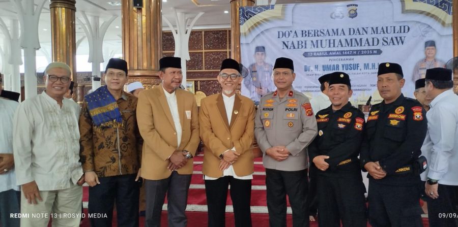 Suasana Khidmat Maulid Nabi di Masjid Seribu Tiang, Senkom Jambi Turut Hadir