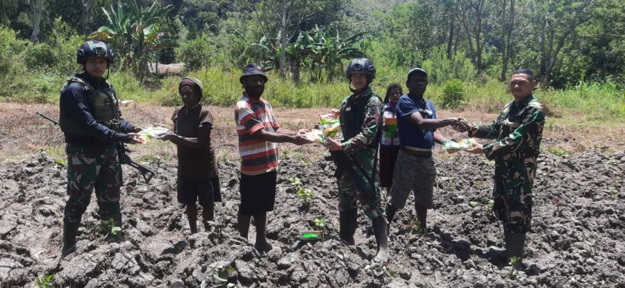 Sukseskan Ketahanan Pangan, Satgas YR 321/GT Buka Lahan Perkebunan Bersama Masyarakat Jayawijaya