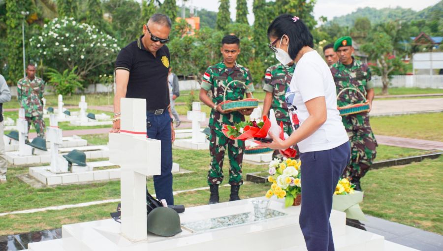 Tiba di Papua, Kolonel Inf J.O. Sembiring S.H., S.E., M.M., Ziarah ke Makam Tokoh Papua