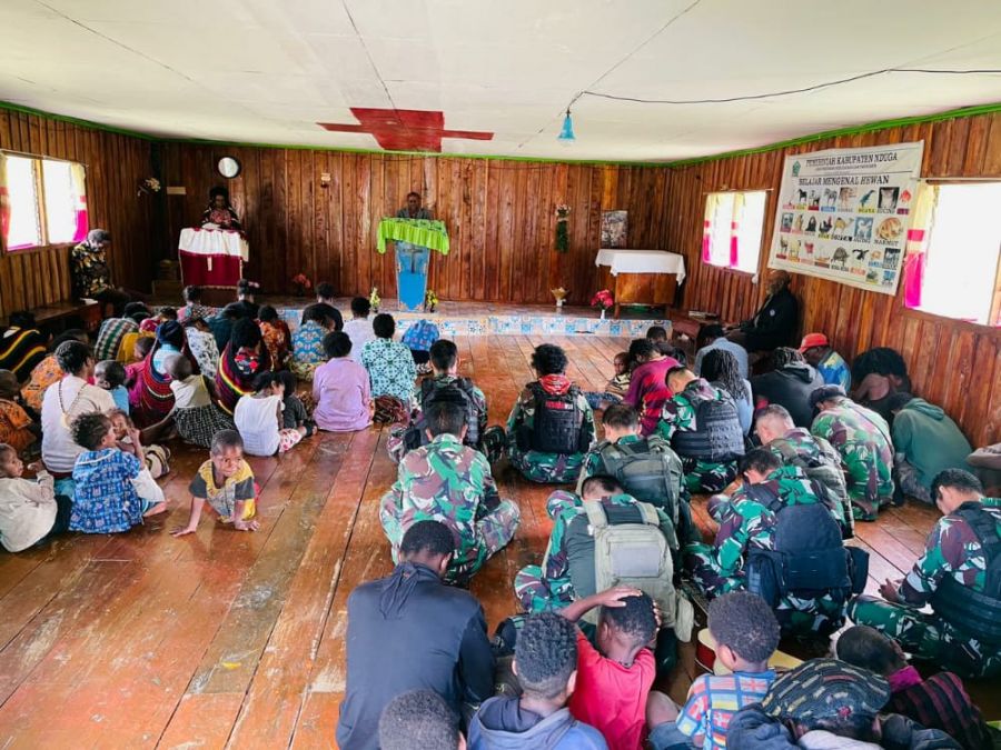 Tingkatkan Keimanan, Satgas Yonif Raider 321/GT/13/1 Kostrad Melaksanakan Ibadah Bersama Masyarakat