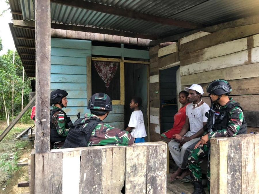 Tingkatkan Komunikasi Dengan Masyarakat, Satgas Yonif 132/BS Kunjungi Masyarakat