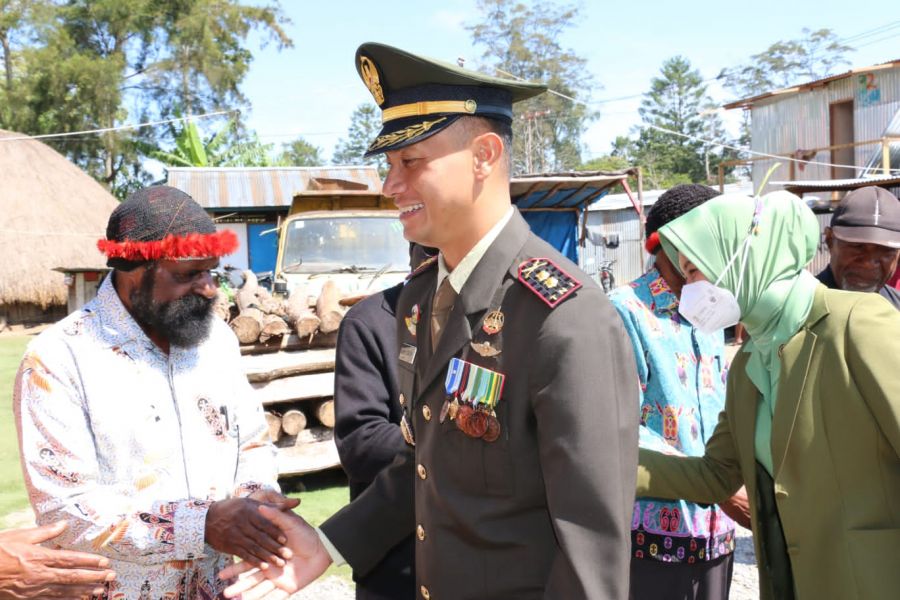 TNI Se-Kabupaten Jayawijaya melaksanakan Baksos Dalam Rangka HUT TNI Ke-77
