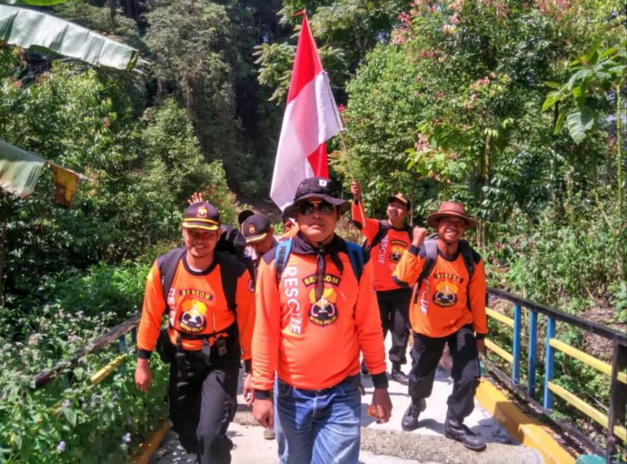 Sembilan Personel Senkom Rescuer Jambi Bantu Evakuasi Kecelakaan Helikopter di Kerinci