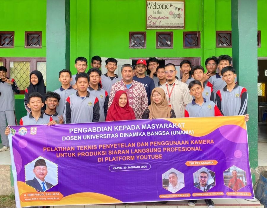 Universitas Dinamika Bangsa Bekali Siswa MAN 1 Kuala Tungkal Keterampilan Live Streaming