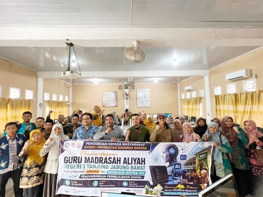 Universitas Dinamika Bangsa Dorong Guru MAN 1 Tanjab Barat Adaptif terhadap Teknologi AI