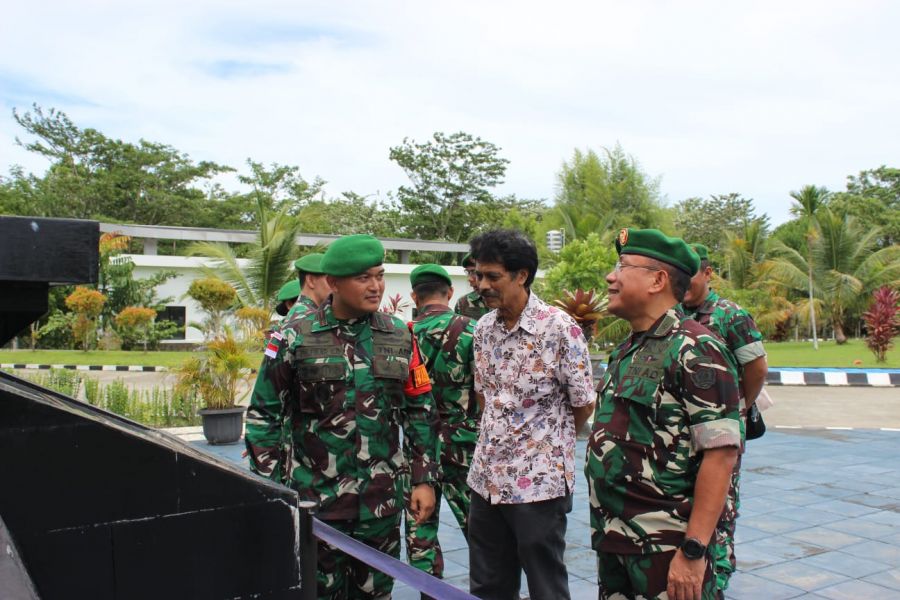 Wakapuskesad Kunjungi Pos Kout Satgas Pamtas Yonif 132/BS