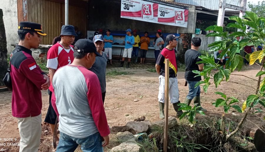 Warga Kenali Besar RT 15 Jaga Kebersihan Dengan Goro