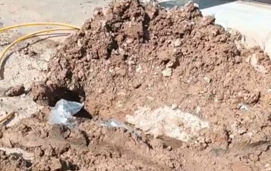 Warga Kesal! Galian Jargas Dibiarkan Terbuka, Akses Jalan Laskar 29 Lumpuh Saat Hujan