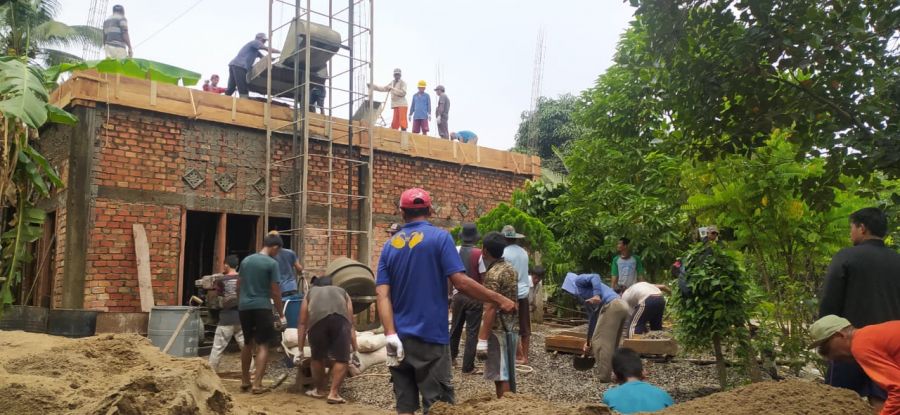 Wujudkan Kerukunan, Warga Bergotong Royong dalam Membangun Masjid