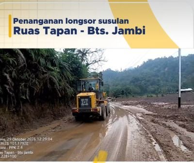 BPJN Sumbar Bersihkan Longsor Susulan di Ruas Tapan-Batas Jambi, Jalan Kembali Fungsional