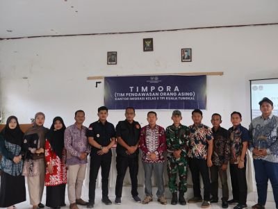 perkuat-pengawasan-hingga-tingkat-desa-imigrasi-tanjung-jabung-barat-gelar-timpora-di-muara-papalik