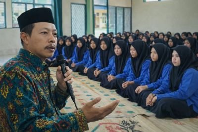 safari-ramadhan-di-smpn-15-merangin-ustaz-warsan-bekali-siswa-dengan-lima-sukses-ramadan